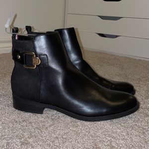 Tommy Hilfiger zip up black boots • 10M Women’s